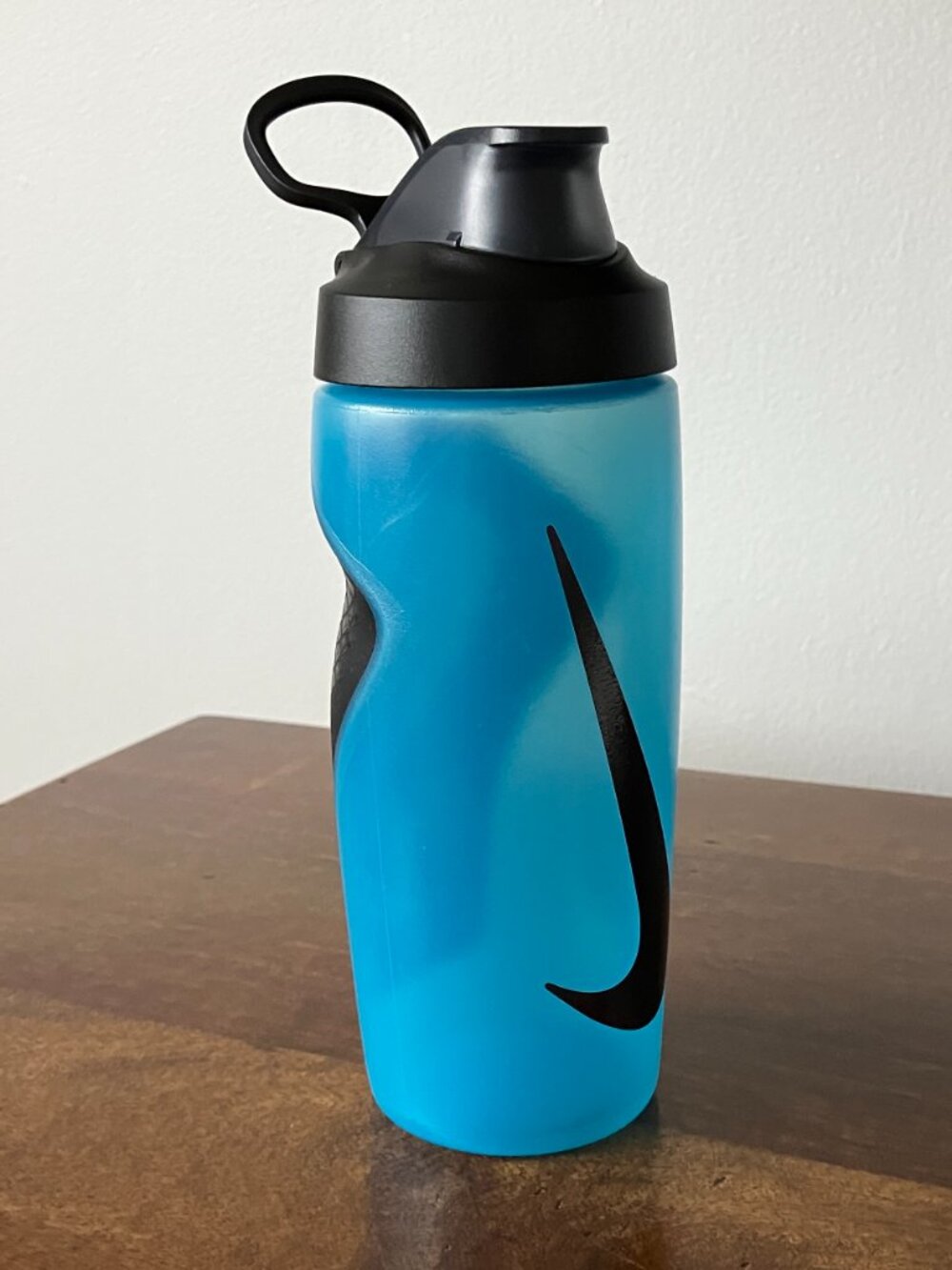 Nike Refuel Lock Lid 18 oz Plastic Small Water Bottle Gym